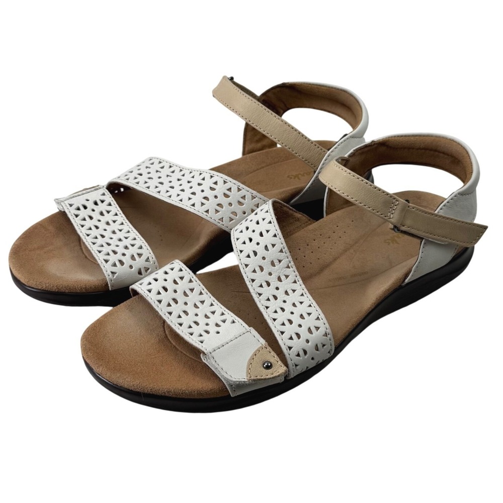 Clarks Kilty Way Strappy Sandals Women 9.5 White Cream Leather Travel Comfort